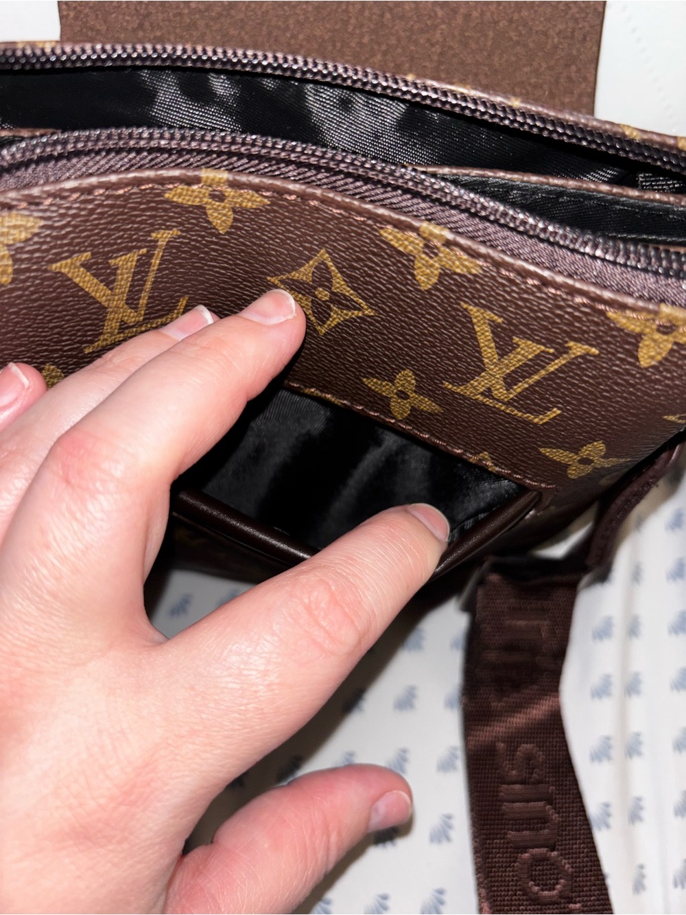 Dark Brown Monogram Messenger Bag please read 👇 - Picture 8 of 9